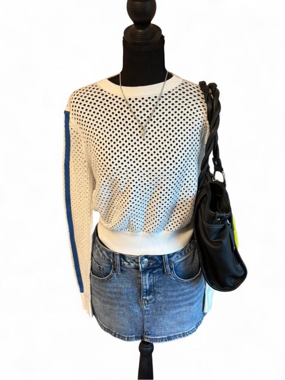 Carbon 38 Women’s White Open-Knit Sweater with Blue Stripe, Size M